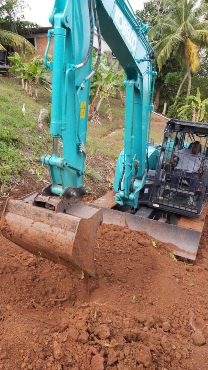 Pelle déplacement terre Martinique